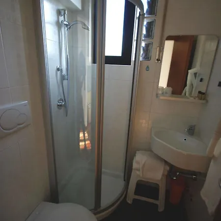 Peler Hotel 2*